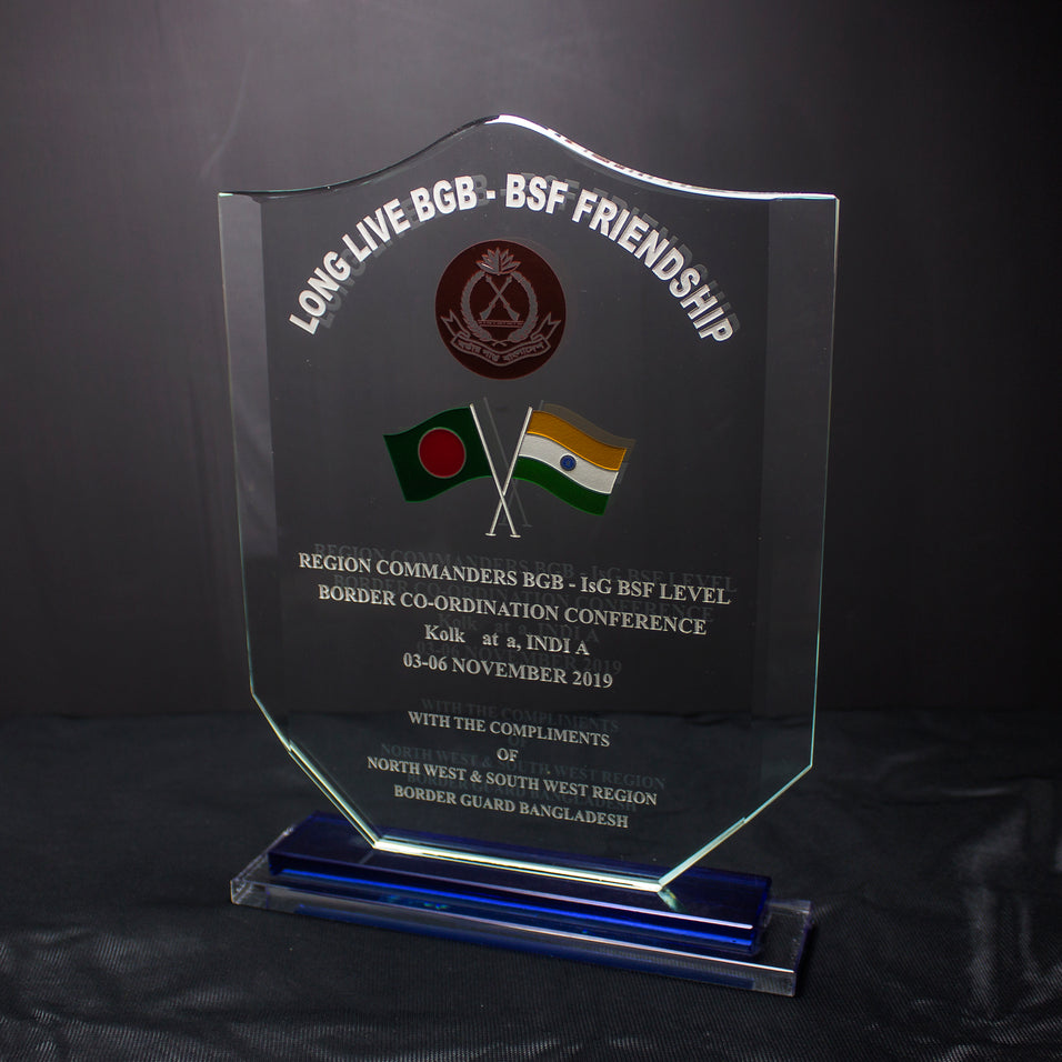 Laser Engraved Customized Crystal Award with yellow shade Glass Glass Plaque